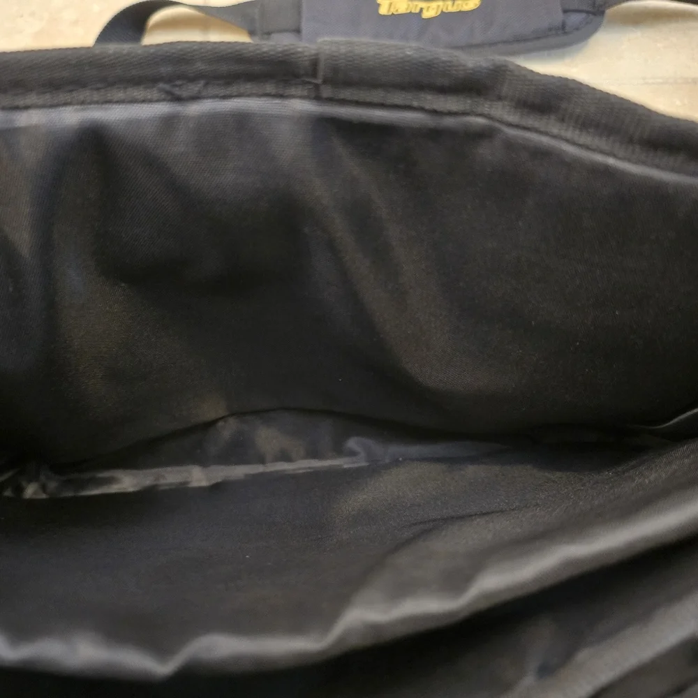 Targus Small Shoulder Bag
